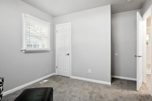 1044 Renshaw Dr, Saint Louis MO 63135-2833 exterior