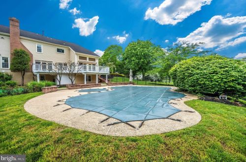 17531 Applewood Pl, Rockville MD 20855-1559 exterior