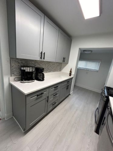 1228 Bellaire Pl, Pittsburgh PA  15226-1828 exterior