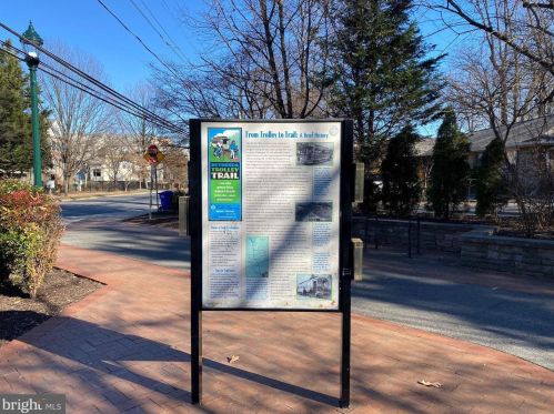 10201 Grosvenor Pl, Rockville MD  20852-4600 exterior