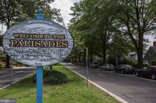 5018 Sherier Pl, Washington DC 20016-3328 exterior