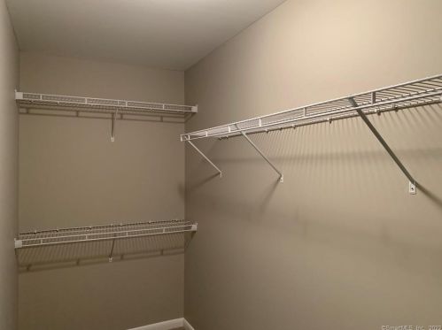 3 Henry Rd, Enfield CT 06082-2243 exterior