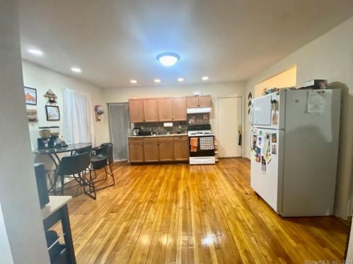 30 Maple St, Manchester CT  06040-5527 exterior