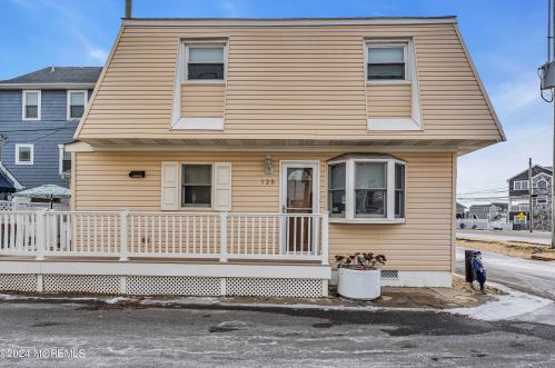 125 Throssell Rd, Lavallette NJ 08735-3230 exterior