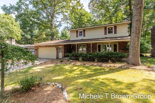 4712 Grenadier Dr, Wyoming, MI