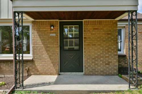 3217 79th St, Milwaukee, WI 53222-3932