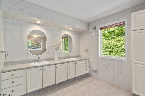 53 Highlander Dr, Scotch Plains NJ 07076-2419 exterior