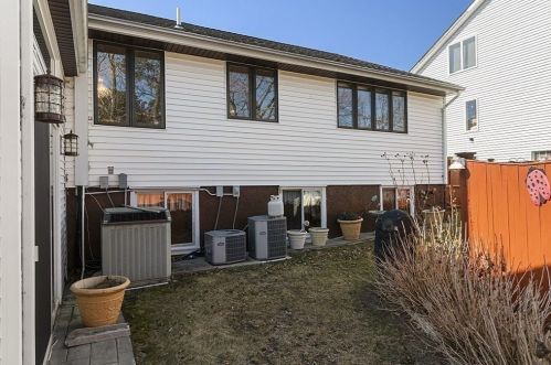 6 Walker Rd, Peabody MA 01960-5421 exterior