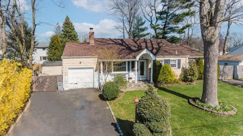 404 Oakwood Rd, Huntington Station, NY 11746-7215