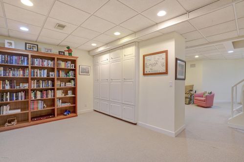 7383 Buccaneer Dr, Grand Rapids MI 49546-9104 exterior