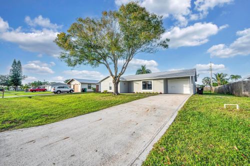 643 Dolores Ave, Fort Pierce, FL 34983-1809