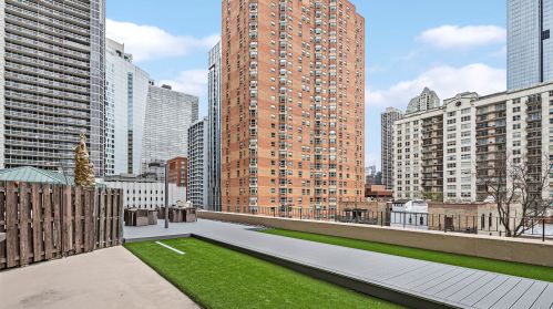 33 Delaware Pl, Chicago IL  60610-8115 exterior