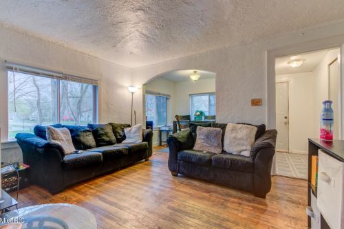 528 Creston St, Meskegon MI 49442-2262 exterior