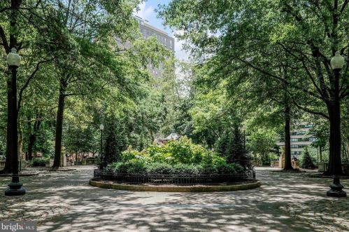 2022 Locust St, Philadelphia PA 19103-5614 exterior