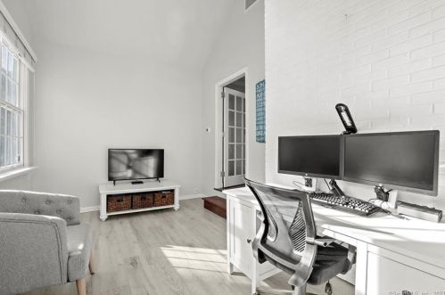 13 Hickory Dr, Greenwich CT 06831-4916 exterior