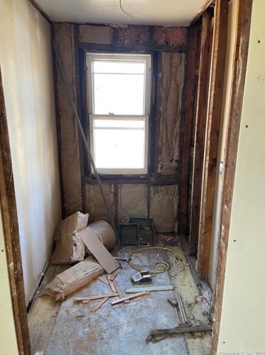 2 Bernardino Ave, Enfield CT 06082-1842 exterior