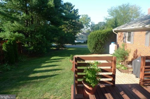 301 Valley View Ave, Leesburg VA  20175-3528 exterior