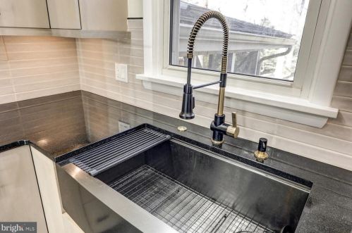 3075 Essex Pl, Lancaster PA  17601-1612 exterior