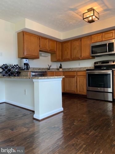 6064 Chicory Pl, Alexandria VA 22310-4411 exterior