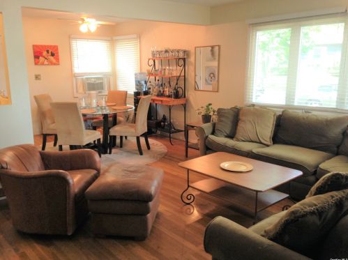 6 Davis St, Huntington Station, NY 11747-1403