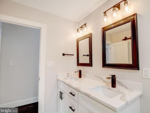 2911 17th St, Washington DC  20018-1825 exterior