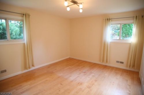 21 Alcott Dr, Livingston NJ  07039-1223 exterior