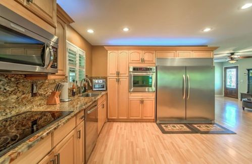 8919 Arrawana Ave, Tampa FL 33614-1810 exterior