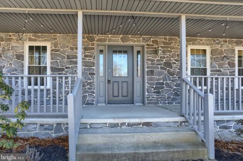 850 Zermatt Dr, Hummelstown PA  17036-9706 exterior