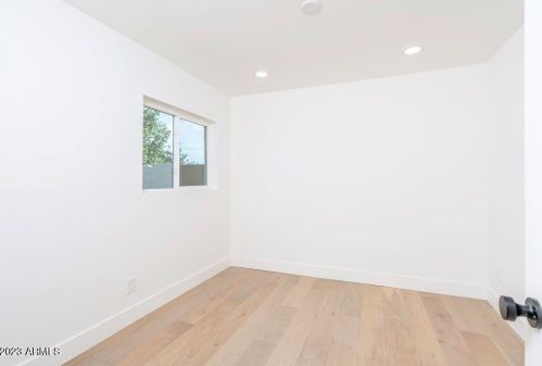 2316 Desert Cove Ave, Phoenix AZ  85028-2411 exterior