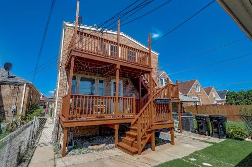 5527 Kilbourn Ave, Chicago IL 60646-5937 exterior