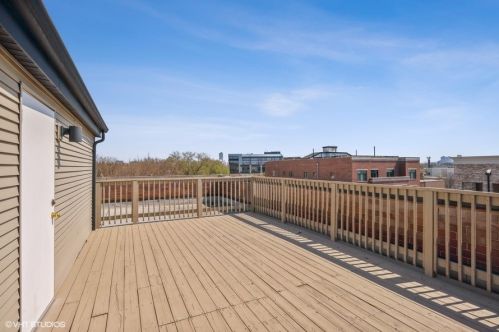 3828 Lincoln Ave, Chicago IL 60613-3520 exterior