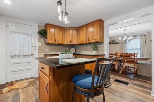 39 Pollard Rd, Plaistow NH 03865-2531 exterior