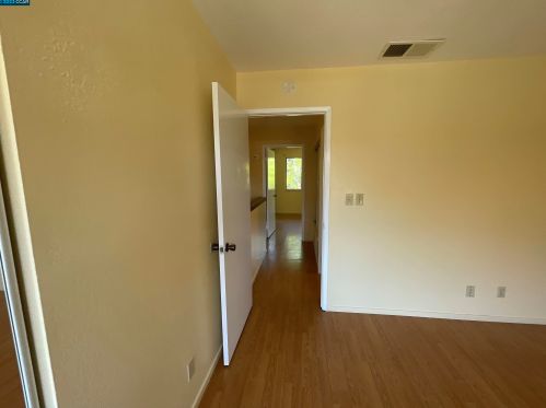 1545 Parkwood Pl, Concord, CA 94521-2203