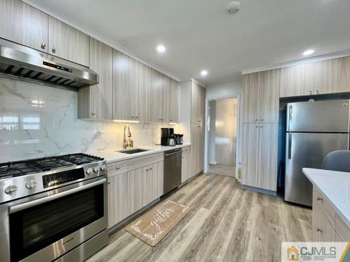 7 Hallo St, Edison NJ exterior