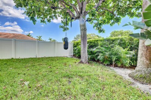 6926 Grande Dr, Boca Raton FL 33433-2735 exterior
