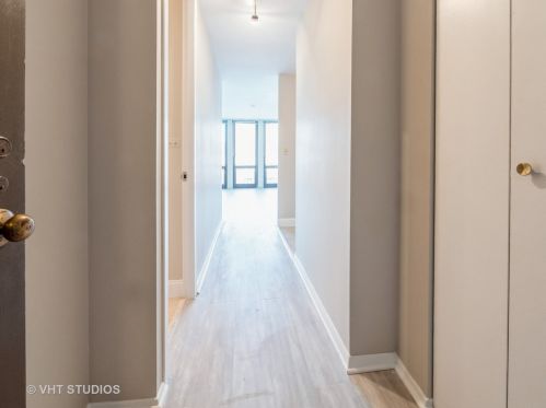 1 Scott St, Chicago IL 60610-2309 exterior