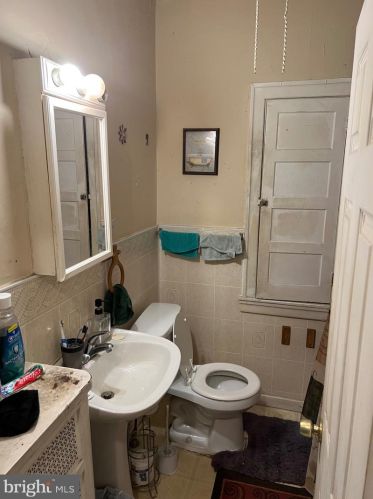 121 3 St, Darby PA 19023-2606 exterior