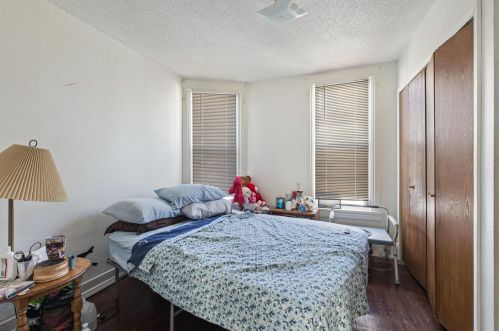 1370 Edgerton St, Saint Paul MN 55130-3430 exterior