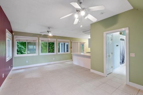 971 Farms Rd, Wallingford CT 06492-1807 exterior