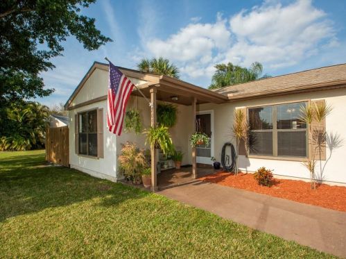 2096 Hideaway Cir, Fort Pierce, FL 34952-4802