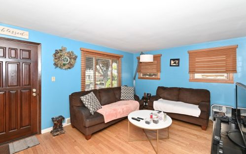 902 58th St, Milwaukee, WI 53214-3341