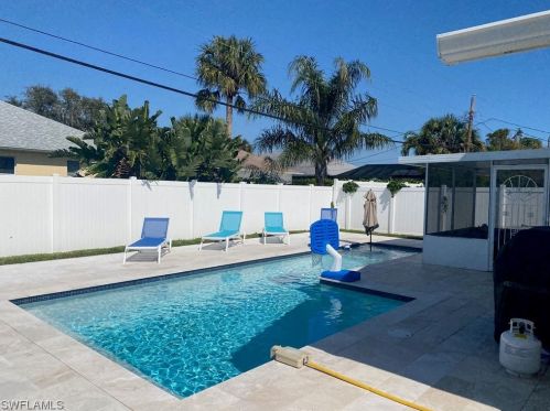 629 95th Ave, Naples FL 34108-2454 exterior