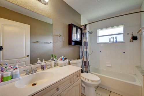 3419 Fashoda St, Fort Pierce FL 34953-4643 exterior