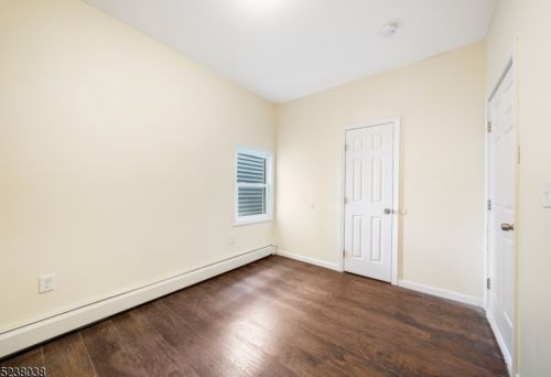 19 Montrose Ter, Irvington NJ  07111-3821 exterior