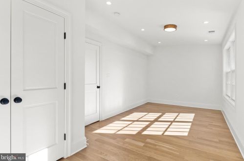 4420 Fessenden St, Washington DC  20016-4054 exterior