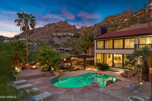 6619 36th St, Phoenix AZ  85018-1004 exterior