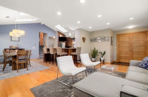 6807 Oleander Ave, Chicago, IL 60631-1131