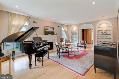 1203 Huntress Ct, Mc Lean VA  22102-2515 exterior