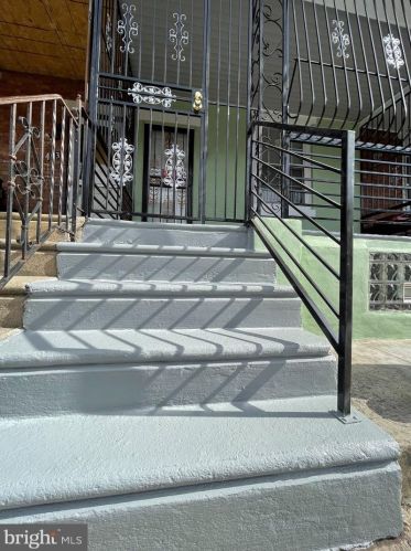 4037 8th St, Philadelphia PA 19140-2233 exterior