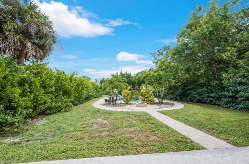 3120 68 St, Naples FL 34105-7225 exterior